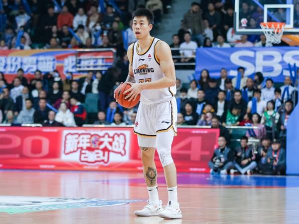 屋漏偏逢連夜雨！張鎮(zhèn)麟7中1僅得2分2板4助 末節(jié)受傷離場